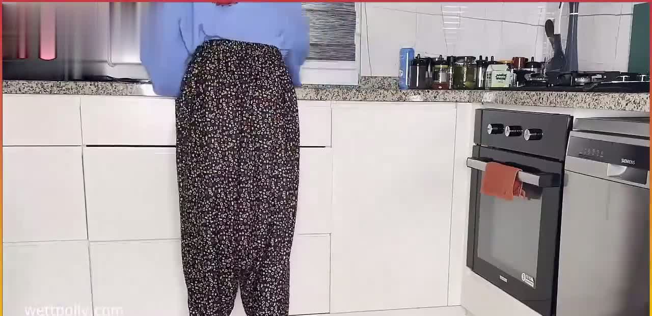 Isparta’da ev hanımı köylü kızı sikiyor